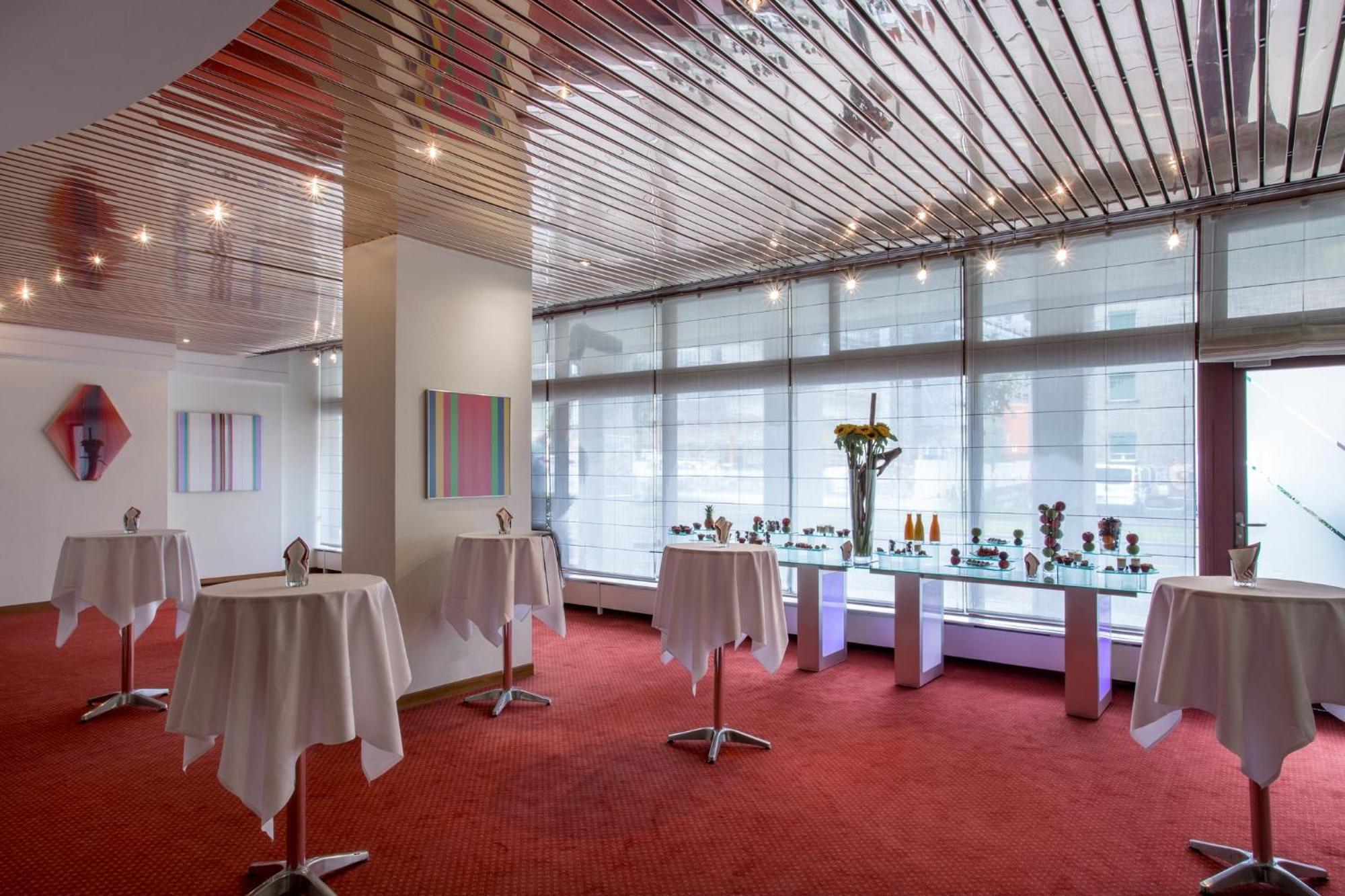 Crowne Plaza By Ihg Hotel